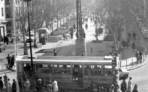 b19701-106-autobs-p-11-en-la-cabecera-del-puente-de-vallecas-zona-conocida-por-el